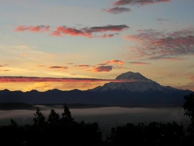 A sunrise in October with Mt. Rainier